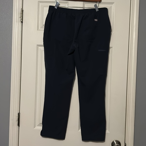 Figs technical collection navy blue cargo scrubs size M/P - Picture 2 of 3